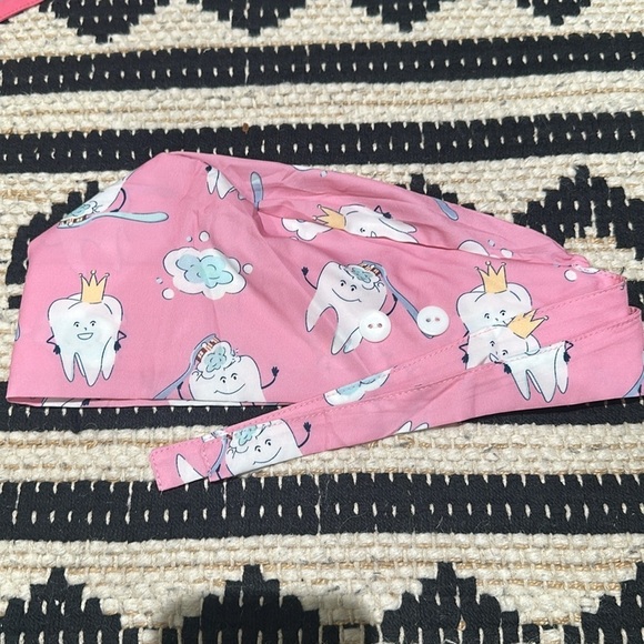 Nwot Pink Dental scrub cap with buttons for mask - Picture 2 of 2